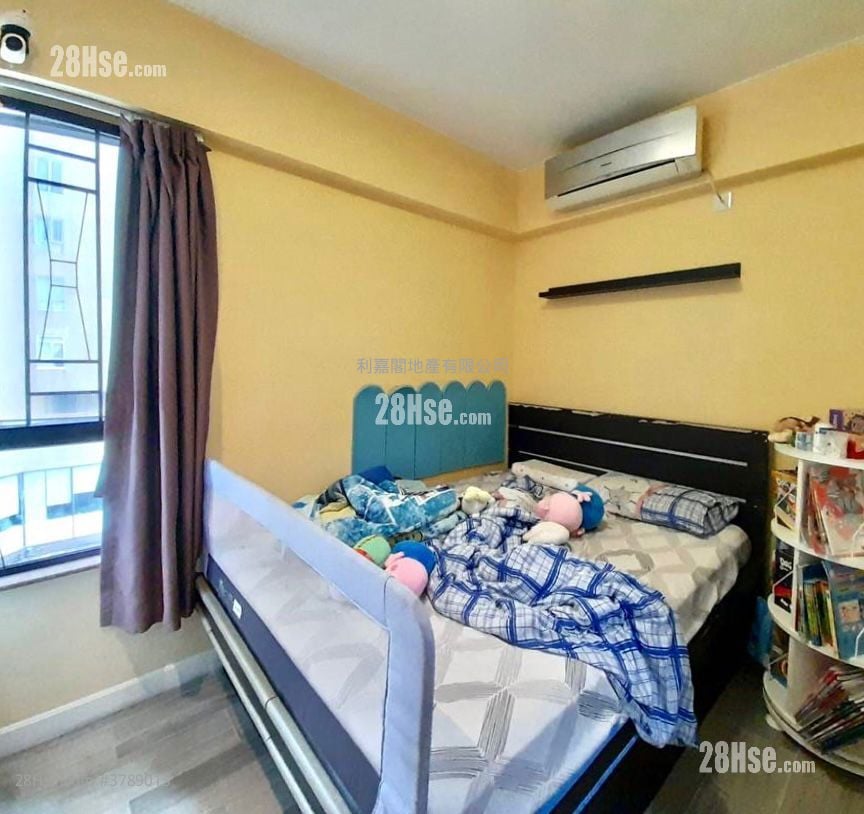 Tsing Yi Garden Sell 3 Bedrooms 547 ft²
