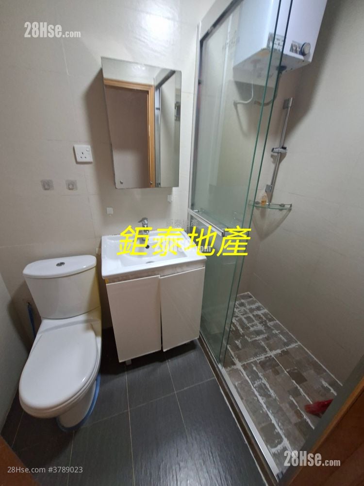 Ngai Hing Mansion Rental 3 Bedrooms , 1 Bathroom 525 ft²