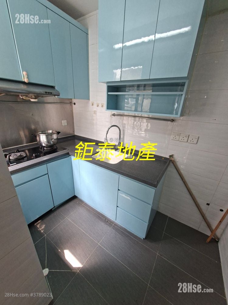 Ngai Hing Mansion Rental 3 Bedrooms , 1 Bathroom 525 ft²
