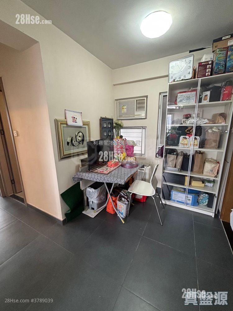 Kingswood Villas Sell 2 Bedrooms , 1 Bathroom 448 ft²