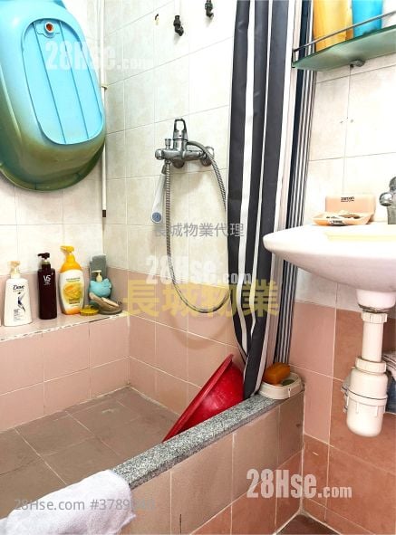 On Lok Building Sell 2 Bedrooms , 1 Bathroom 417 ft²