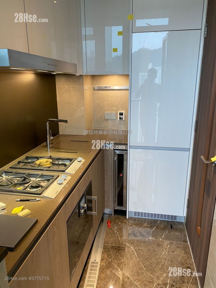 Maya Sell 2 Bedrooms , 1 Bathroom 495 ft²