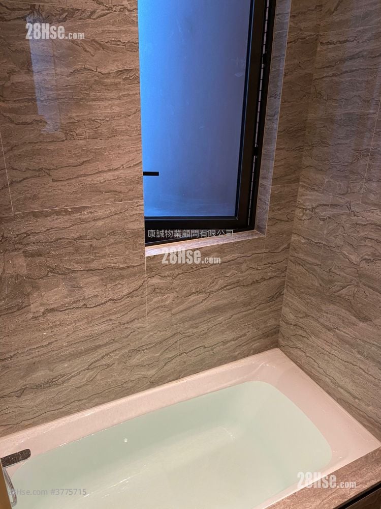 Maya Sell 2 Bedrooms , 1 Bathroom 495 ft²