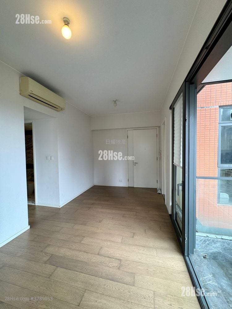 The Warren Sell 2 Bedrooms , 2 Bathrooms 610 ft²