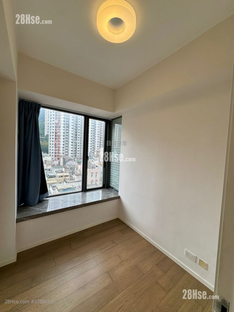 The Warren Sell 2 Bedrooms , 2 Bathrooms 610 ft²