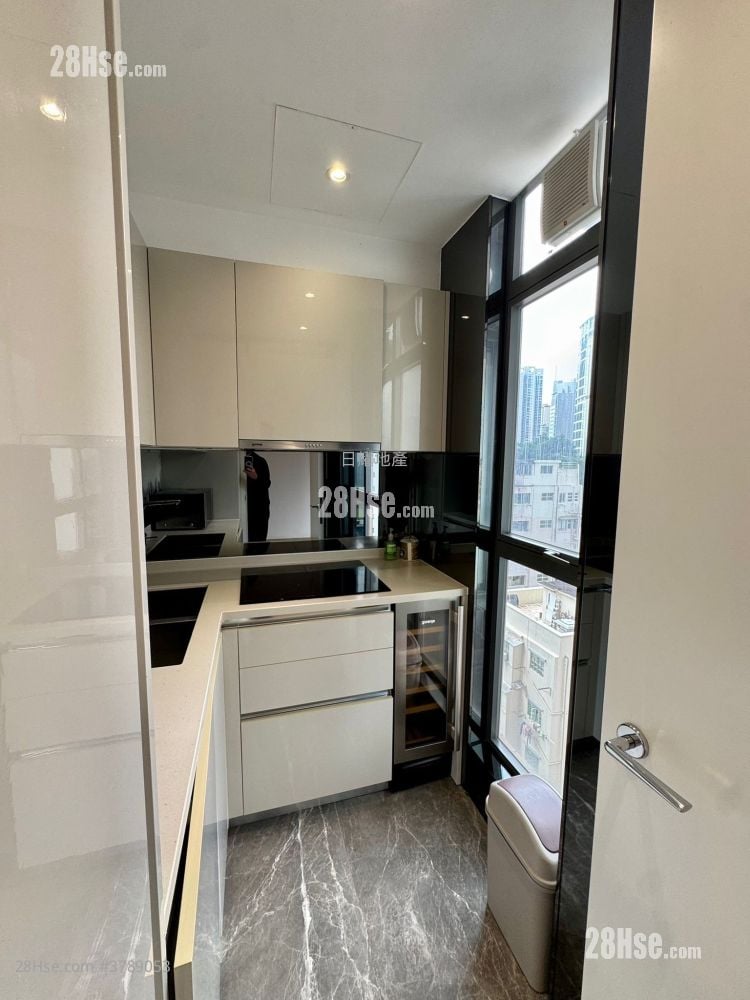 The Warren Sell 2 Bedrooms , 2 Bathrooms 610 ft²