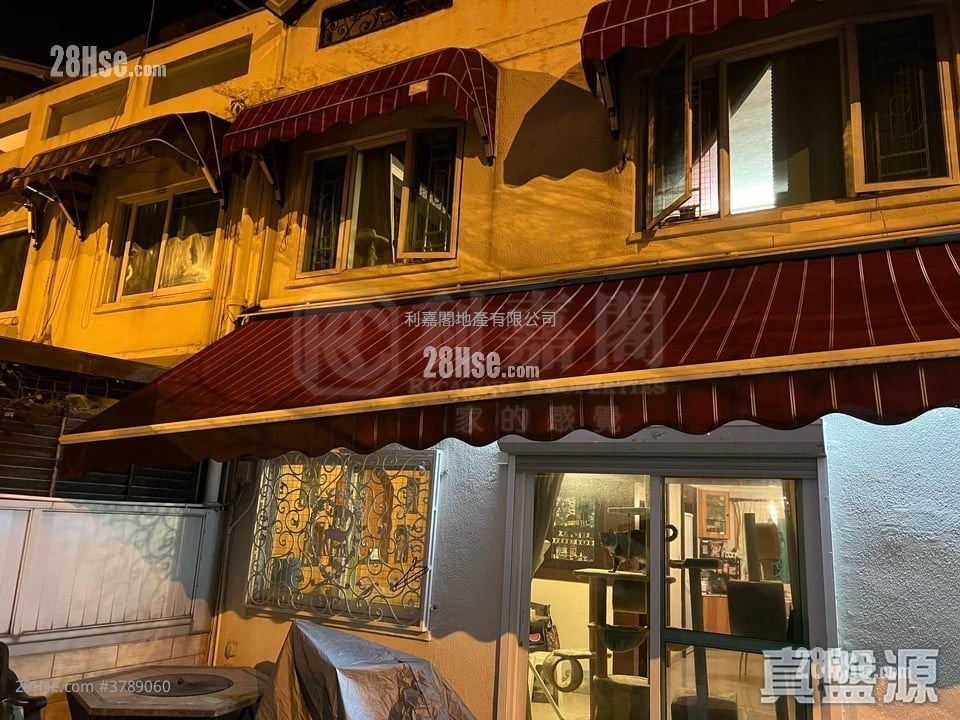 Fairview Park Sell 4 Bedrooms 1,245 ft²