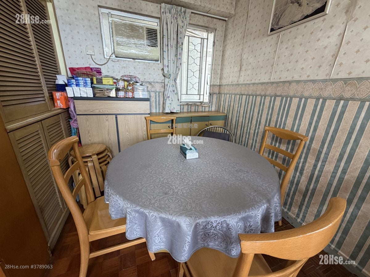 Uptown Plaza Sell 3 Bedrooms , 2 Bathrooms 617 ft²