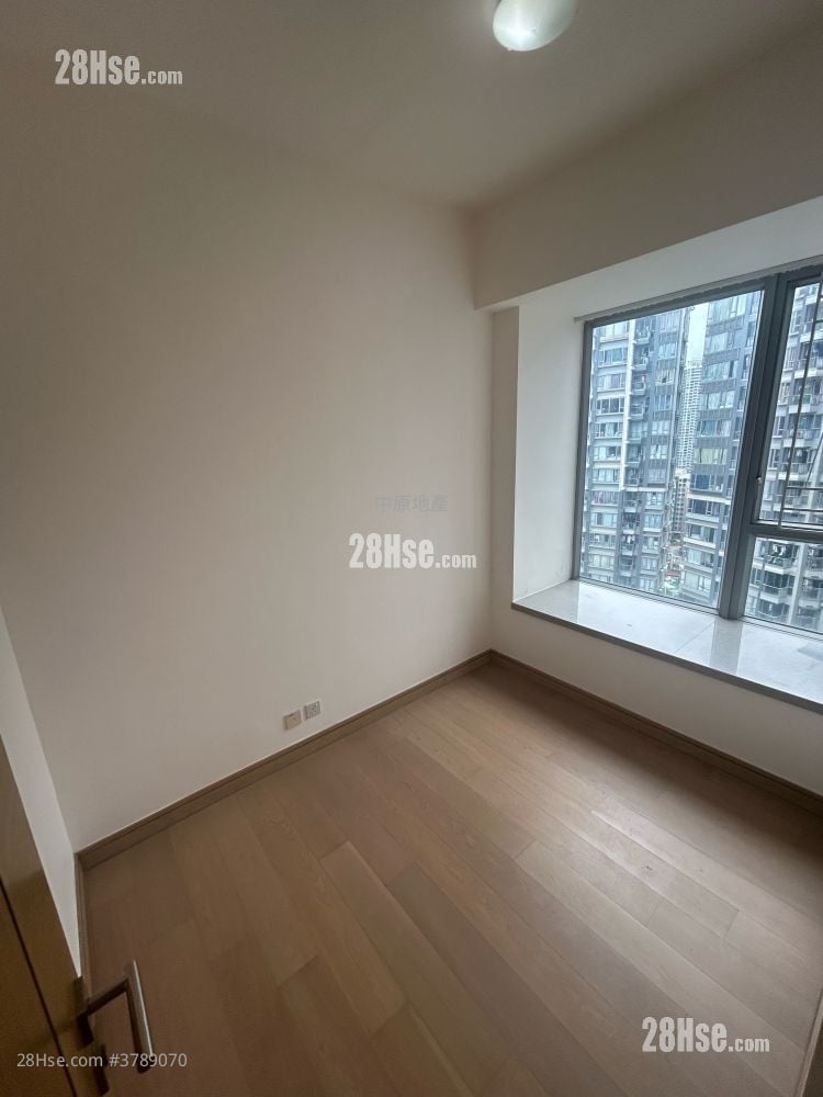 The Reach Sell 2 Bedrooms 358 ft²