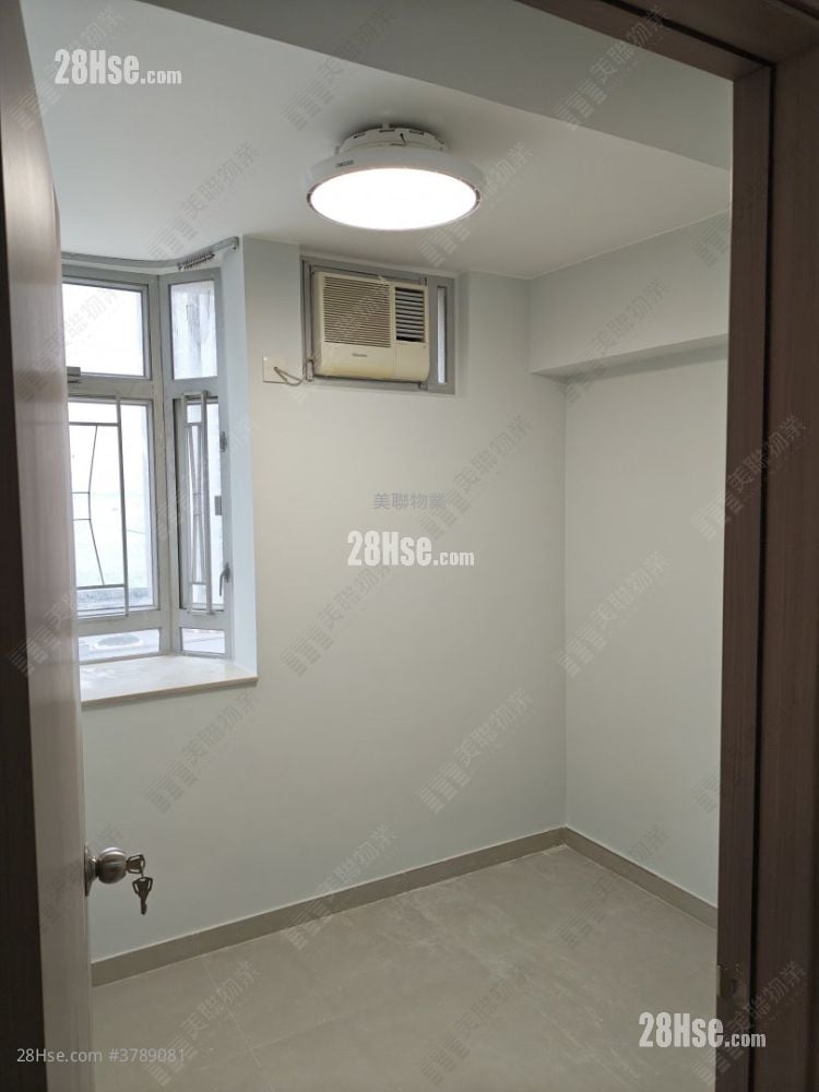 Siu Hei Court Sell 2 Bedrooms 415 ft²
