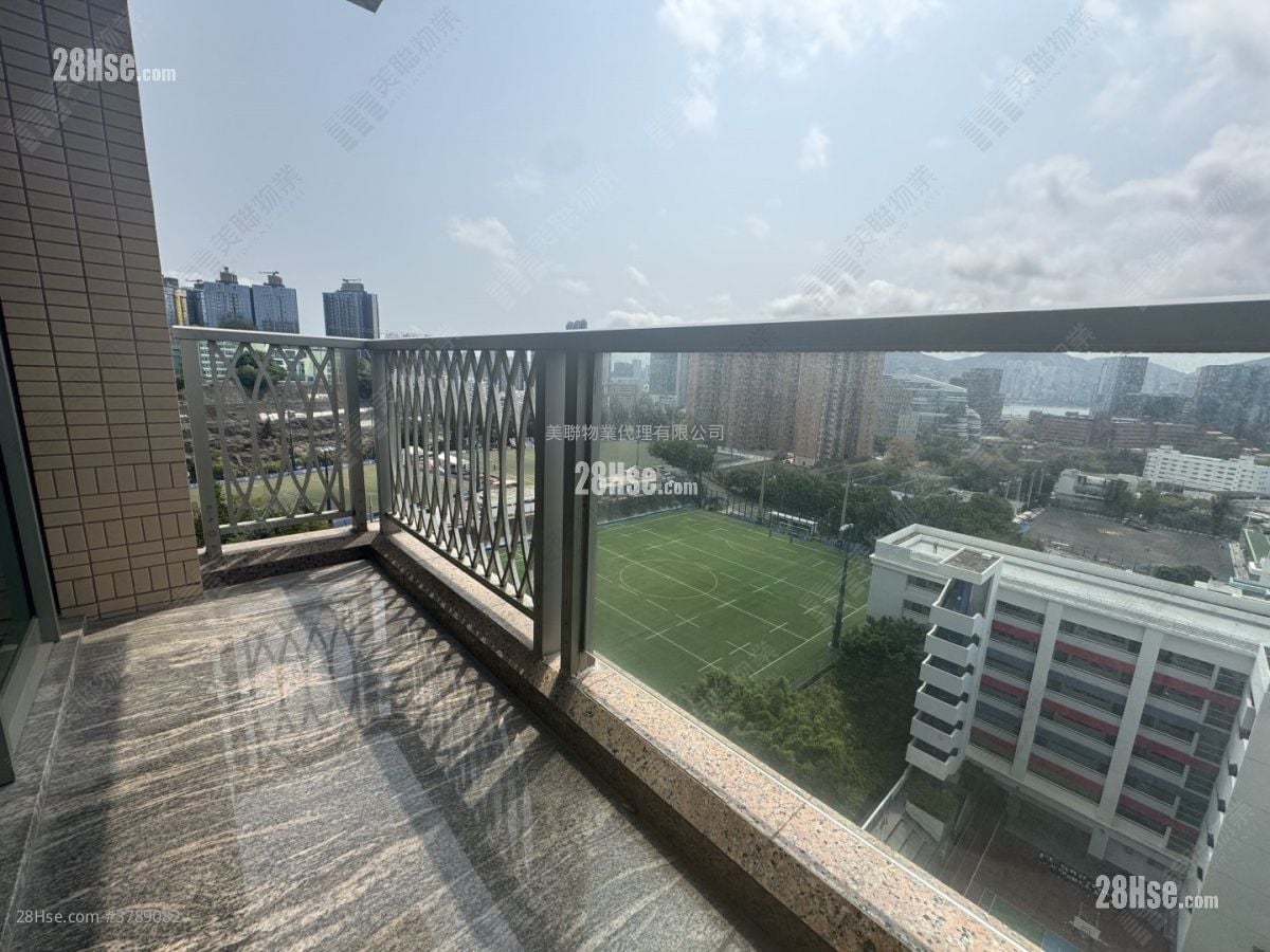 君颐峰 售盘 3 房 1,074 平方尺