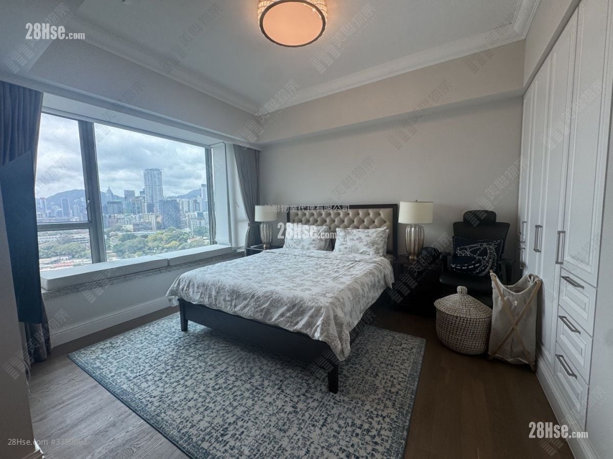 君颐峰 售盘 3 房 1,074 平方尺