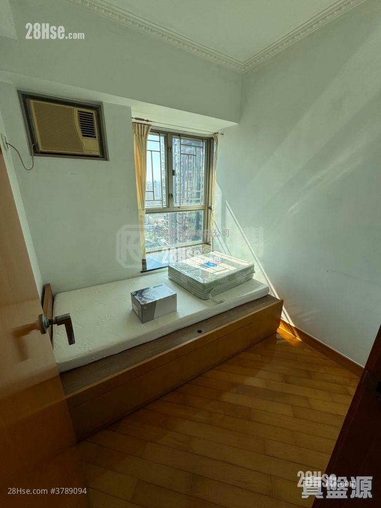 Yoho Town Sell 2 Bedrooms , 1 Bathroom 433 ft²