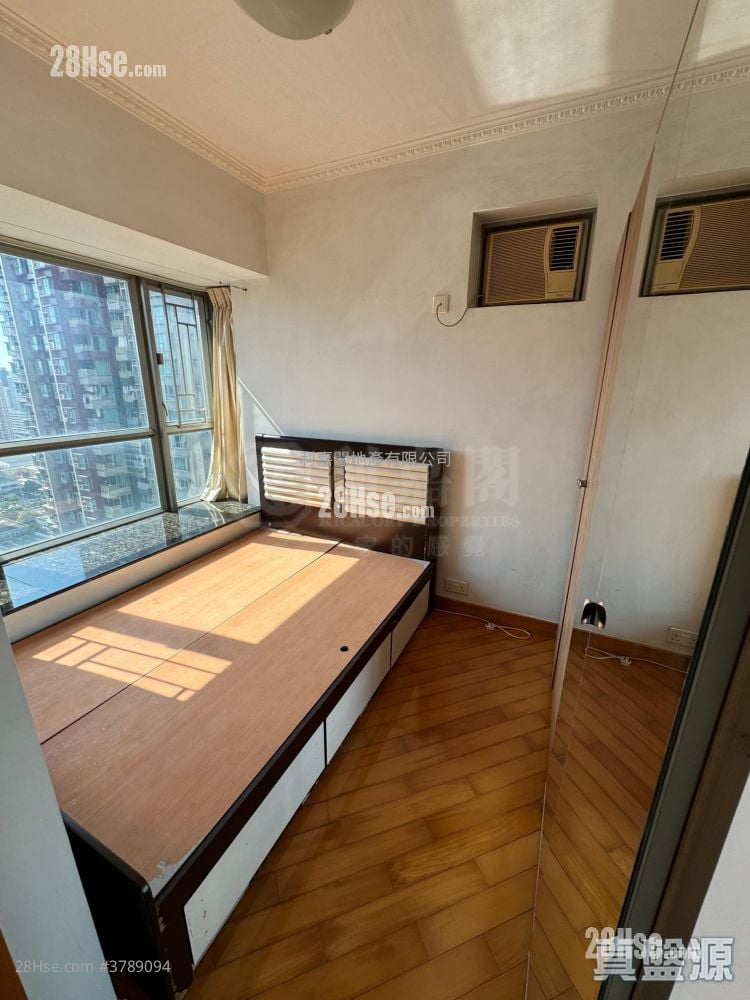 Yoho Town Sell 2 Bedrooms , 1 Bathroom 433 ft²