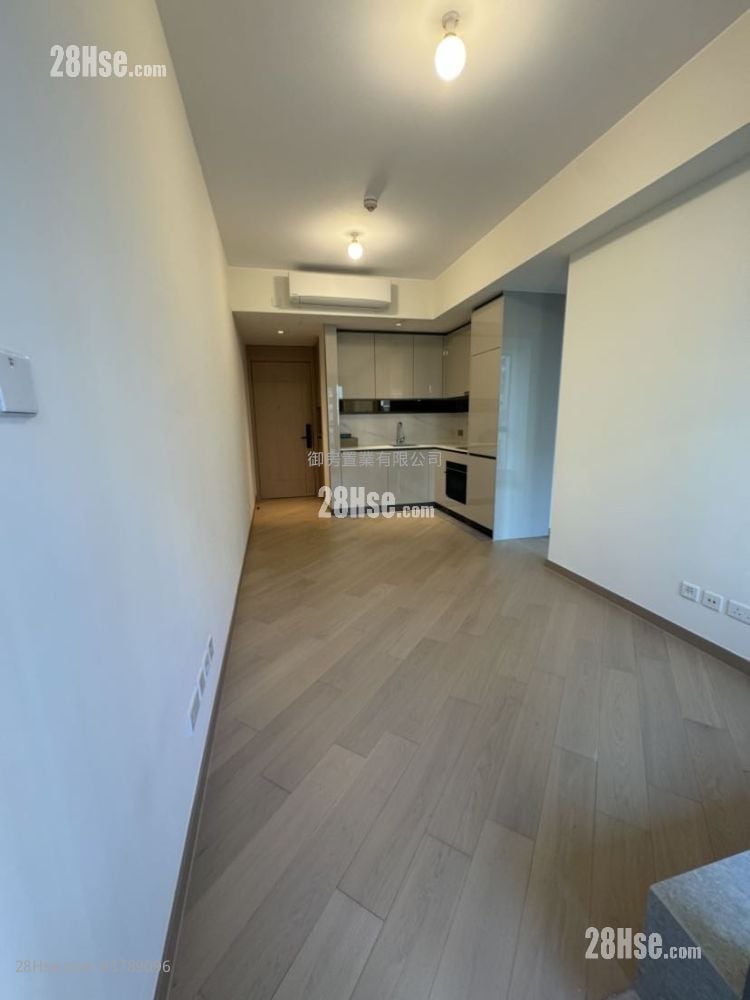 Grand Mayfair  Rental 462 ft²