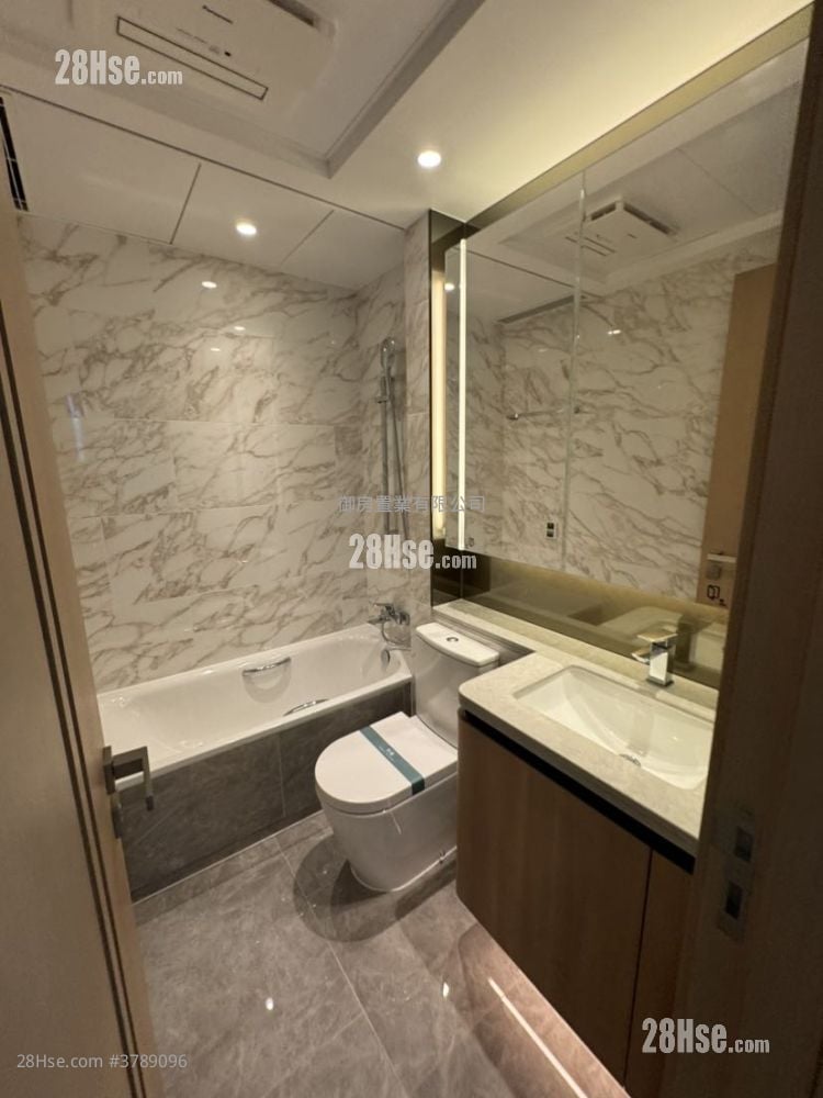 Grand Mayfair  Rental 462 ft²