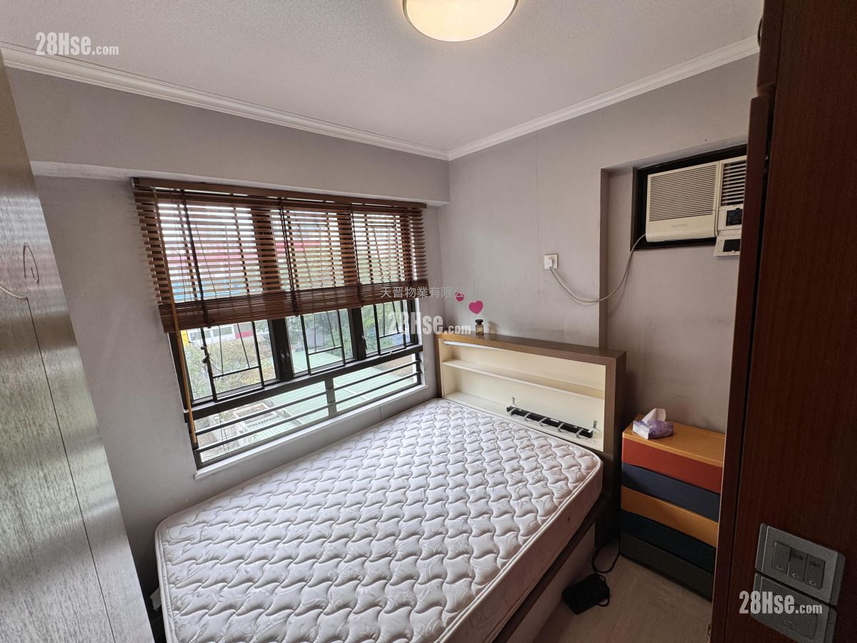Hung Hom Gardens Sell 3 Bedrooms , 1 Bathroom 480 ft²