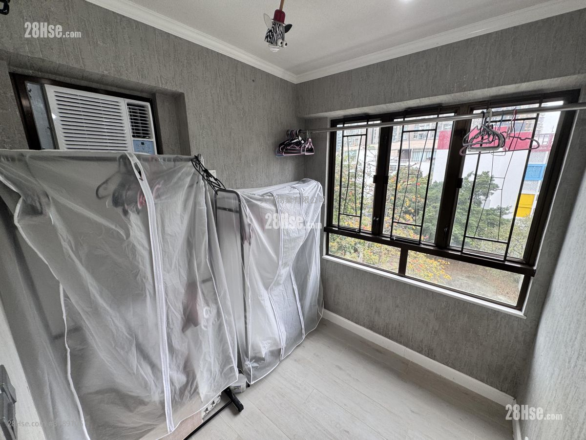 Hung Hom Gardens Sell 3 Bedrooms , 1 Bathroom 480 ft²