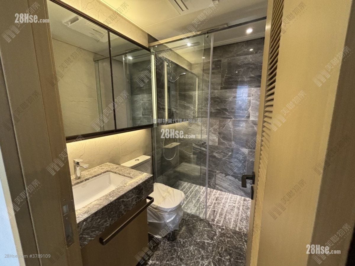 MALIBU 售盘 4 房 , 4 浴室 1,087 平方尺