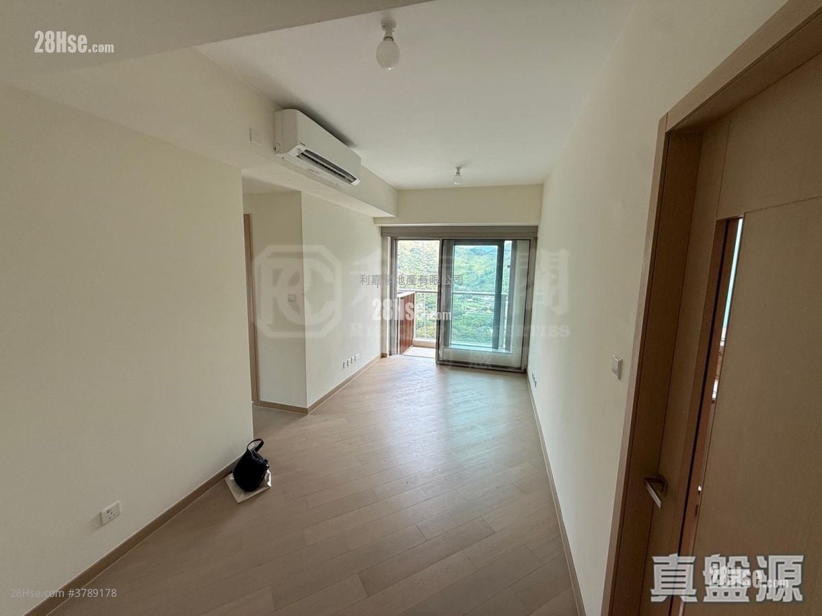 Grand Mayfair  Sell 2 Bedrooms 547 ft²