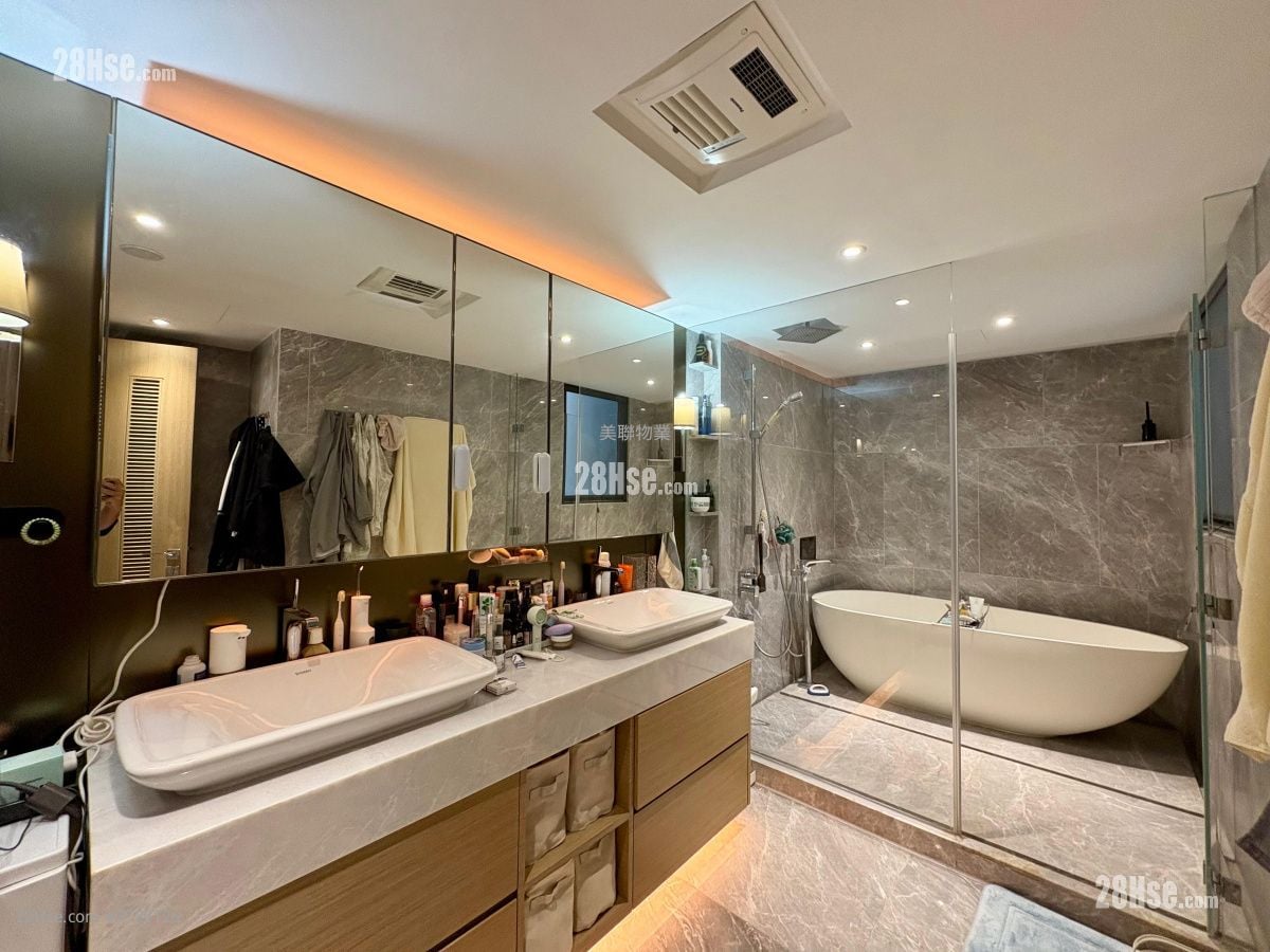 浴室: 迎海 售盘 4 房 , 5+ 浴室 2,600 平方尺