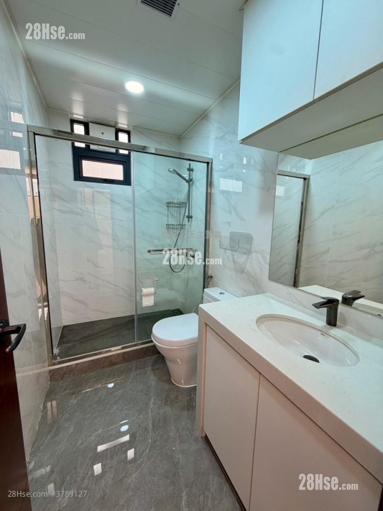 蒙地卡罗别墅 售盘 4 房 , 4 浴室 2,044 平方尺