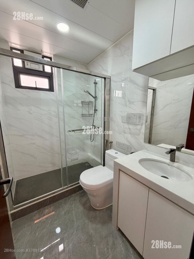 蒙地卡罗别墅 售盘 4 房 , 4 浴室 2,044 平方尺