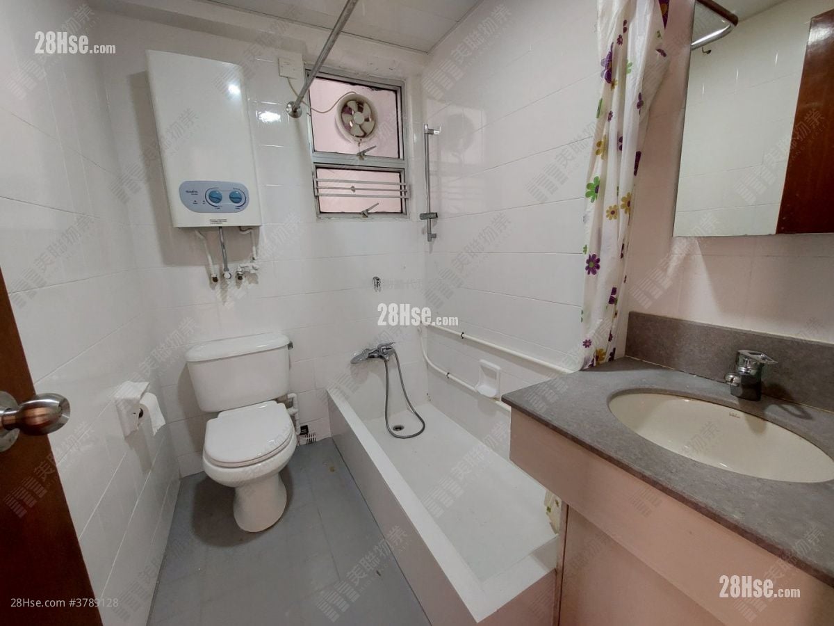 Sceneway Garden Sell 3 Bedrooms , 2 Bathrooms 720 ft²