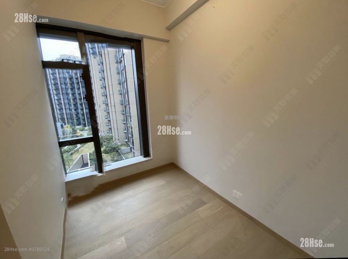 Crescent Green Sell 3 Bedrooms , 2 Bathrooms 916 ft²