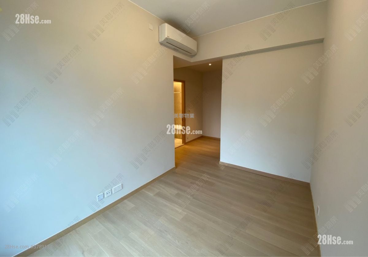 Crescent Green Sell 3 Bedrooms , 2 Bathrooms 916 ft²