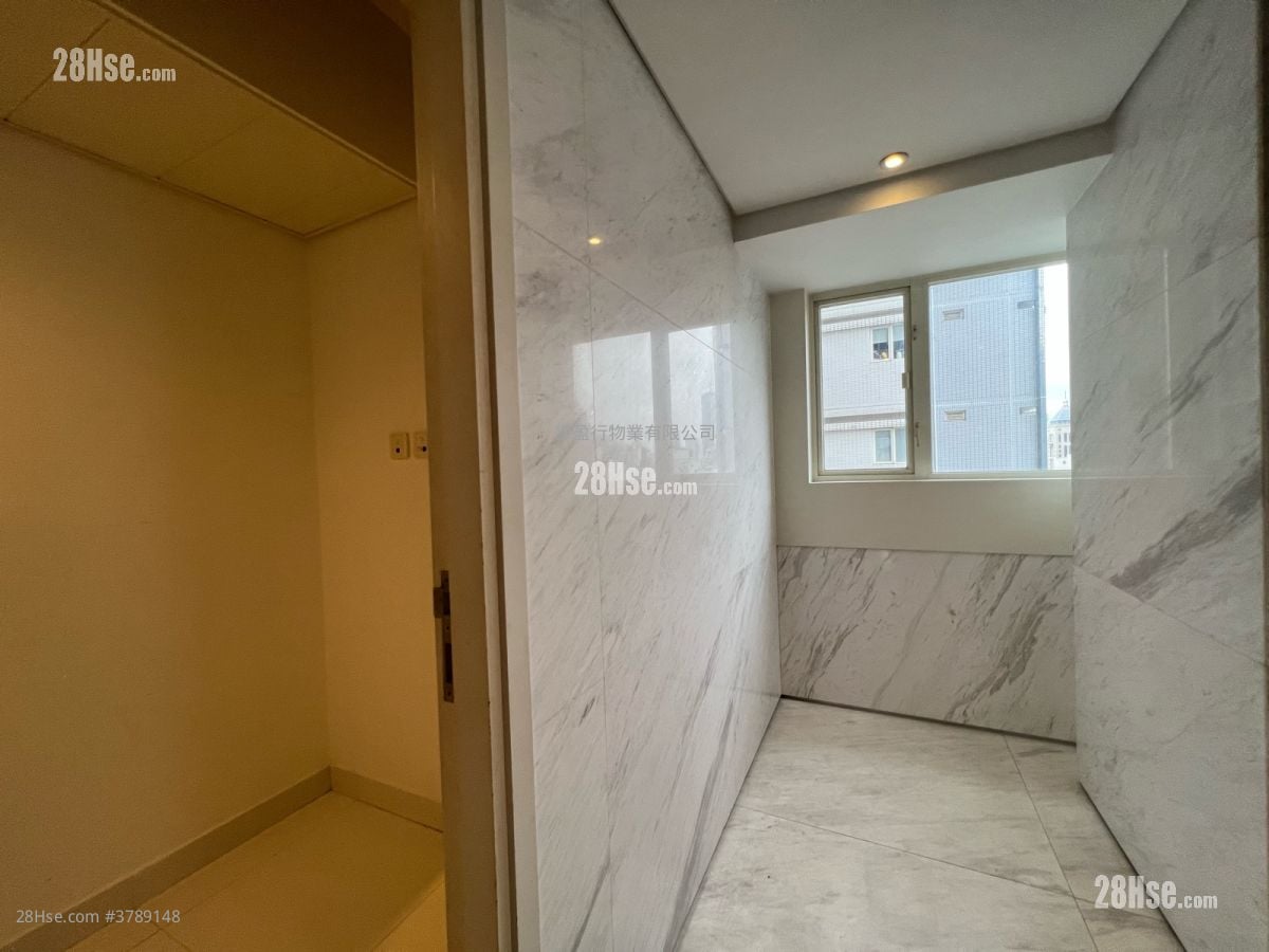 Centre Stage Rental 910 ft²