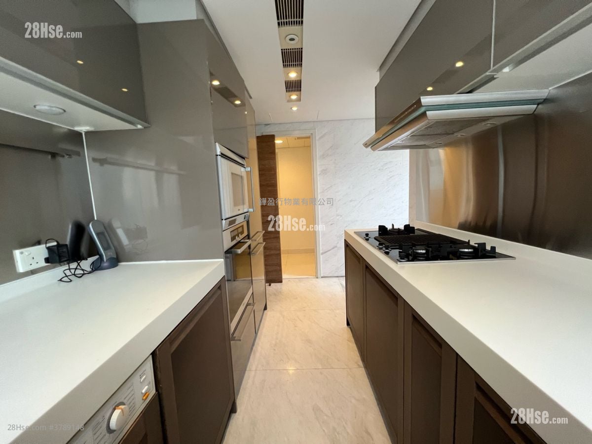 Centre Stage Rental 910 ft²