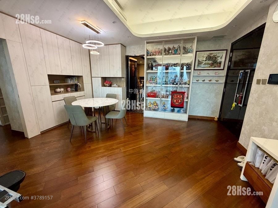 Ultima Sell 1,237 ft²