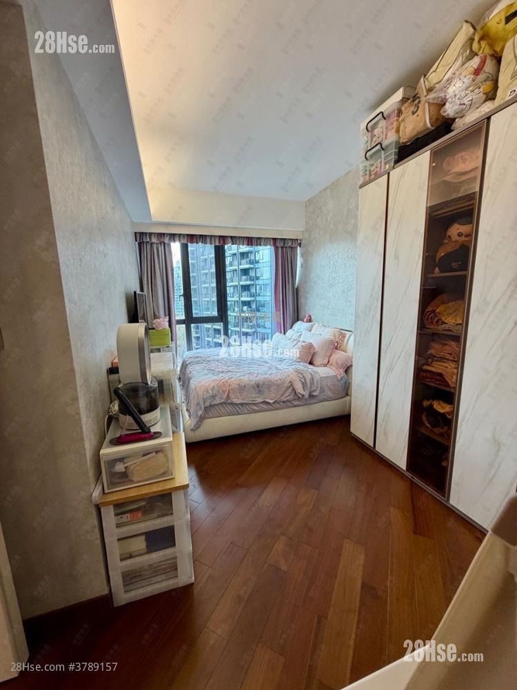 Ultima Sell 1,237 ft²