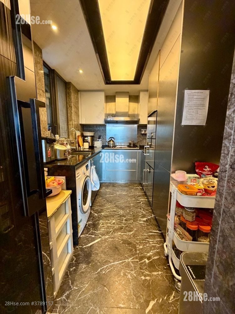 Ultima Sell 1,237 ft²