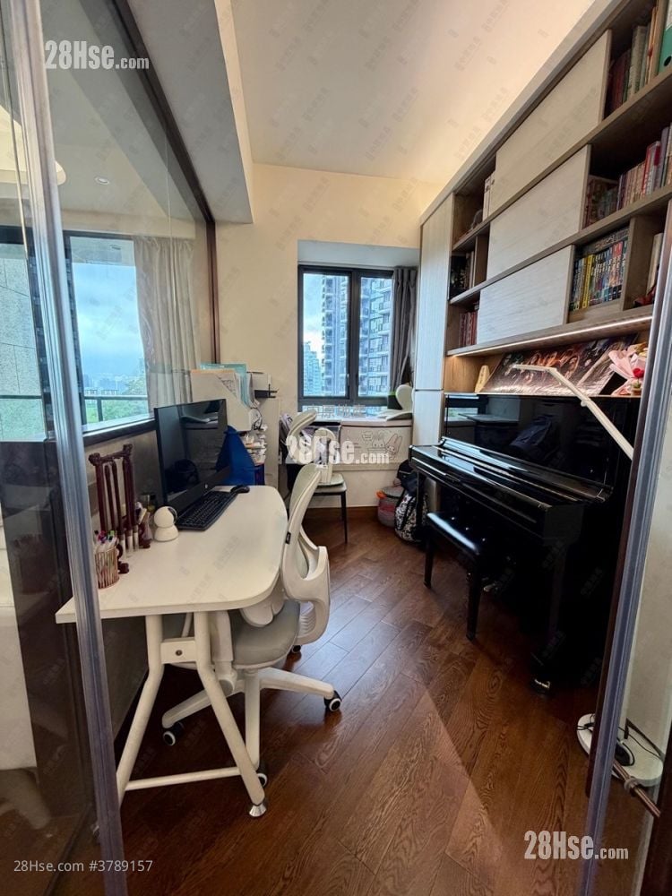 Ultima Sell 1,237 ft²