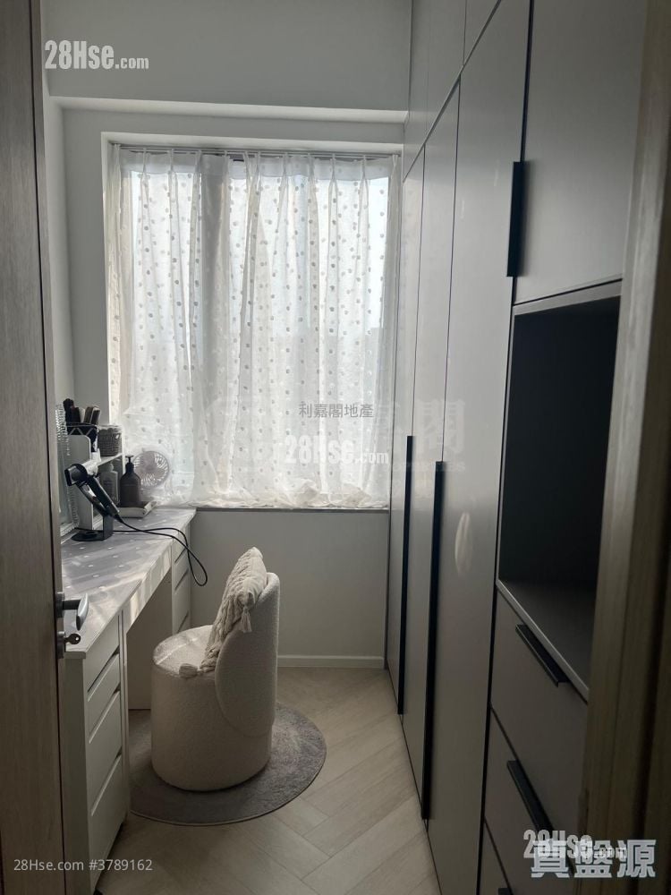 Grand Jeté Sell 3 Bedrooms , 2 Bathrooms 722 ft²