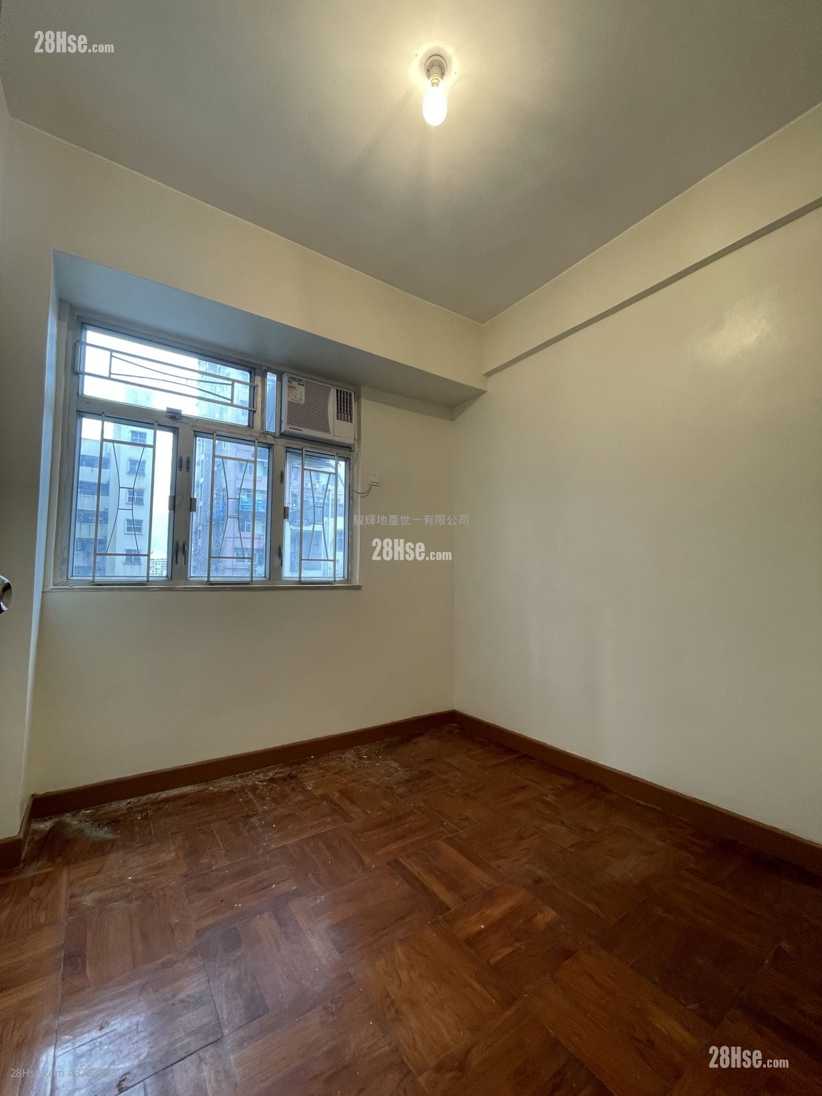 Tak Bo Building Sell 2 Bedrooms , 1 Bathroom 407 ft²