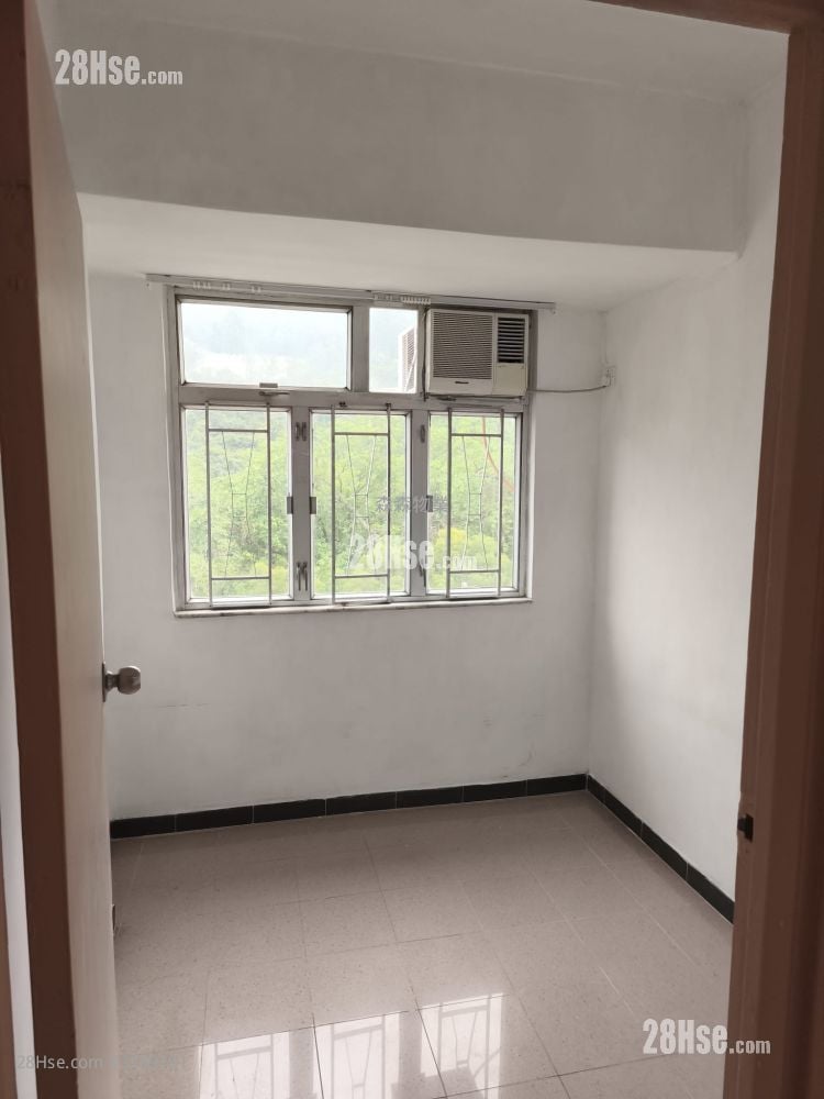 Moon Wah House Sell 2 Bedrooms , 1 Bathroom 316 ft²