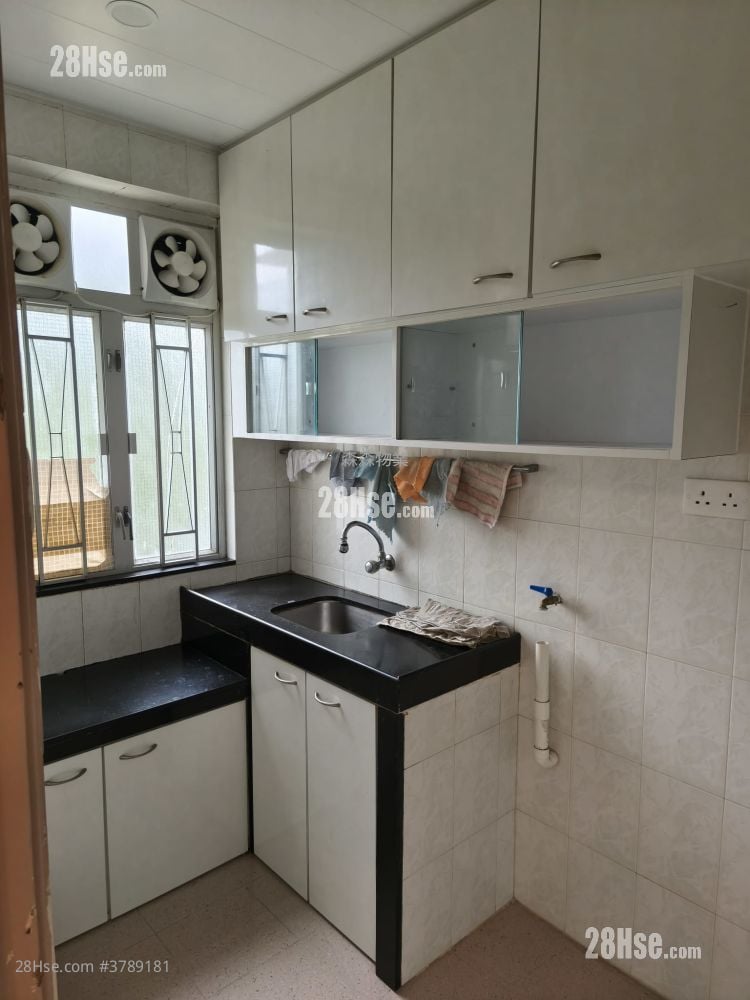 Moon Wah House Sell 2 Bedrooms , 1 Bathroom 316 ft²