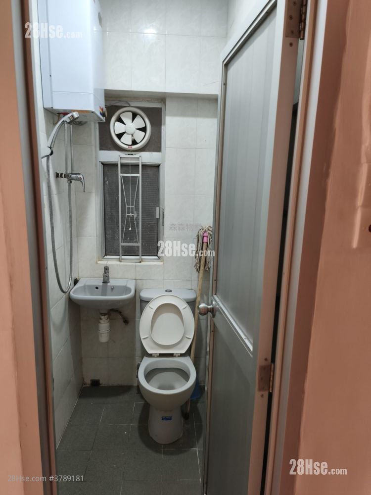 Moon Wah House Sell 2 Bedrooms , 1 Bathroom 316 ft²