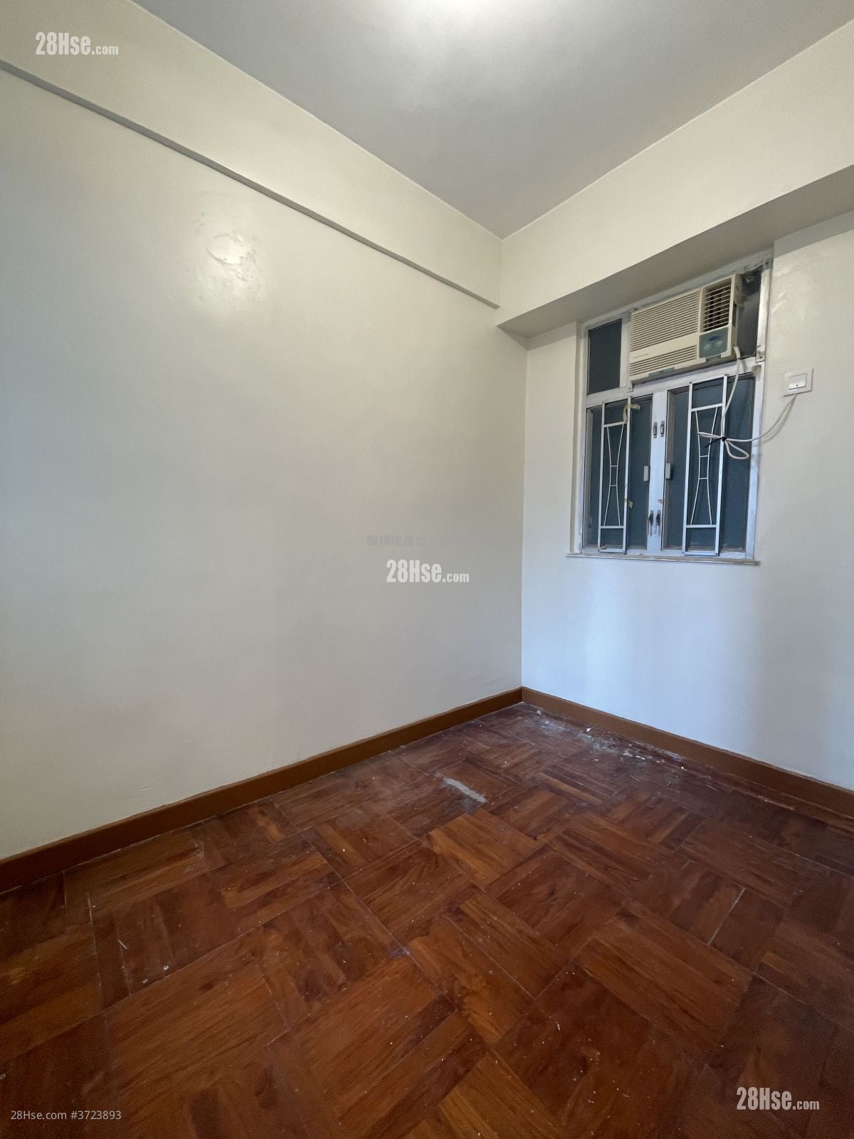 Tak Bo Building Sell 2 Bedrooms , 1 Bathroom 407 ft²