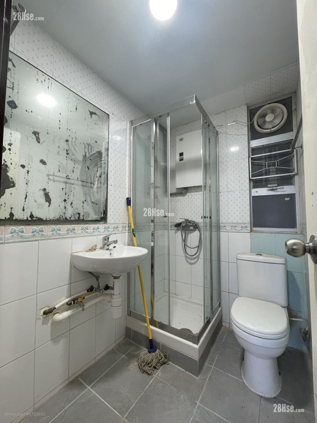 Tak Bo Building Sell 2 Bedrooms , 1 Bathroom 407 ft²