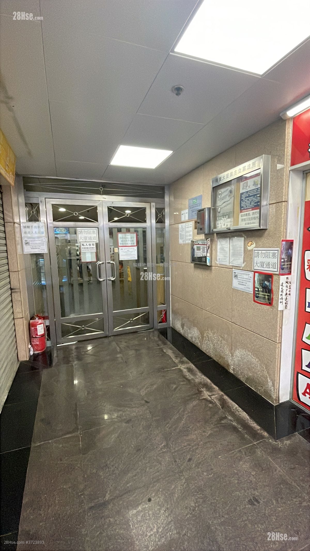 Tak Bo Building Sell 2 Bedrooms , 1 Bathroom 407 ft²