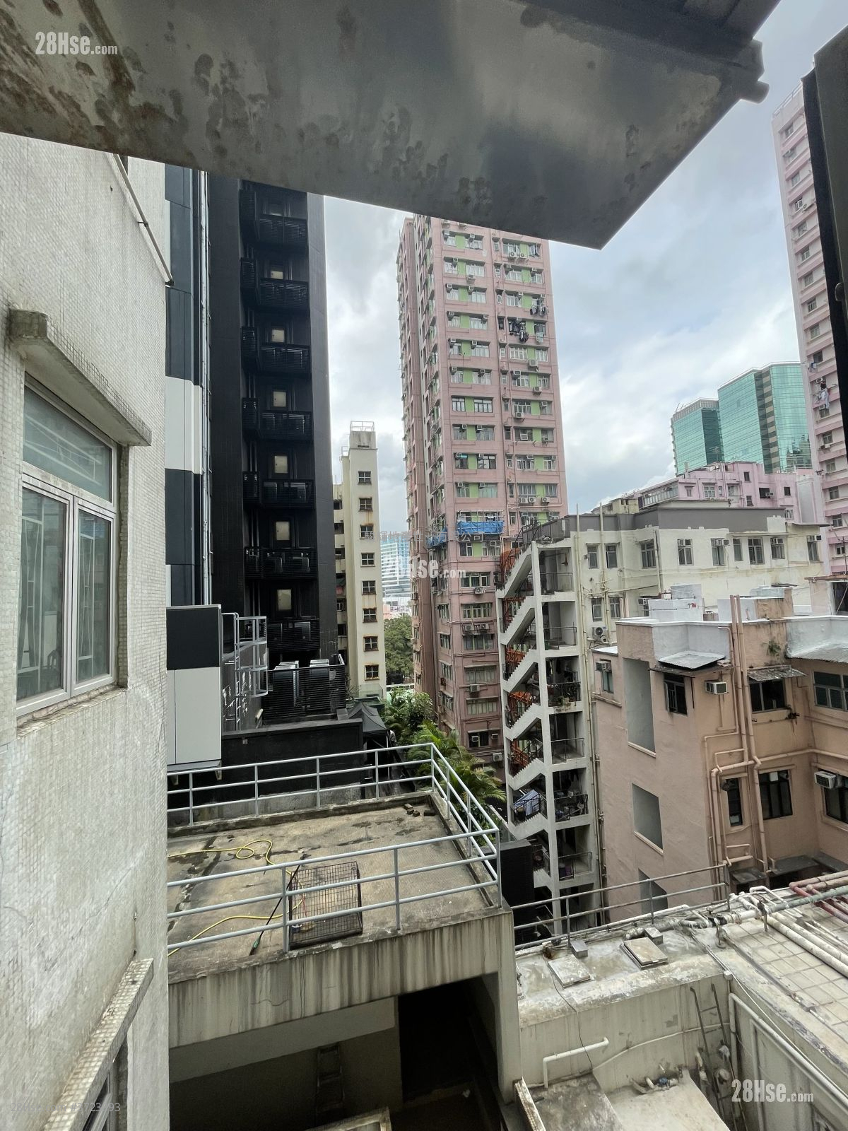 Tak Bo Building Sell 2 Bedrooms , 1 Bathroom 407 ft²
