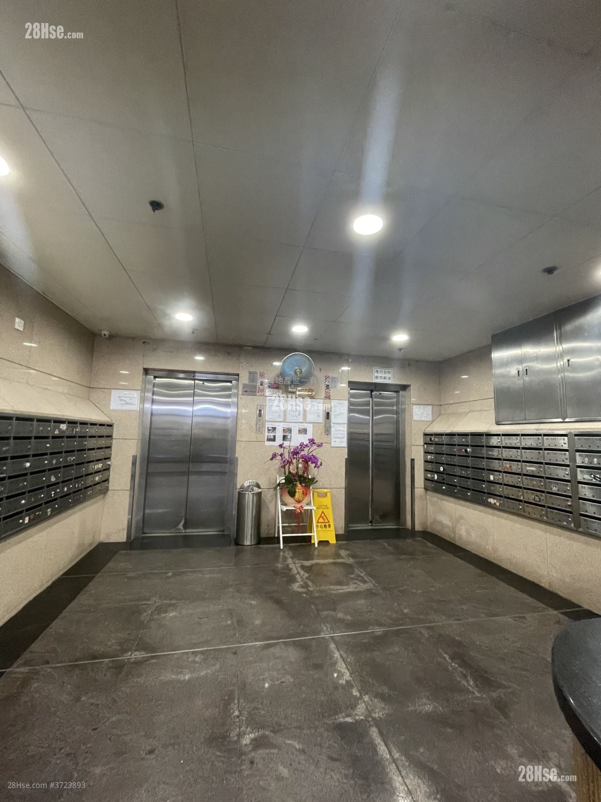 Tak Bo Building Sell 2 Bedrooms , 1 Bathroom 407 ft²