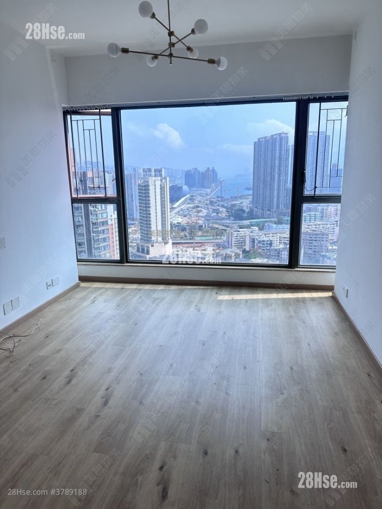 The Bloomsville Sell 3 Bedrooms 704 ft²