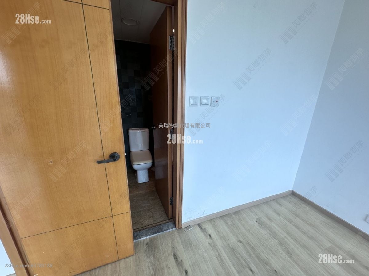 The Bloomsville Sell 3 Bedrooms 704 ft²