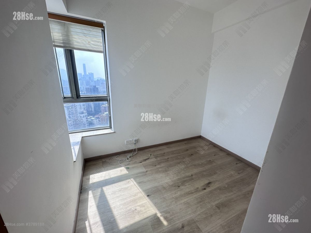 The Bloomsville Sell 3 Bedrooms 704 ft²