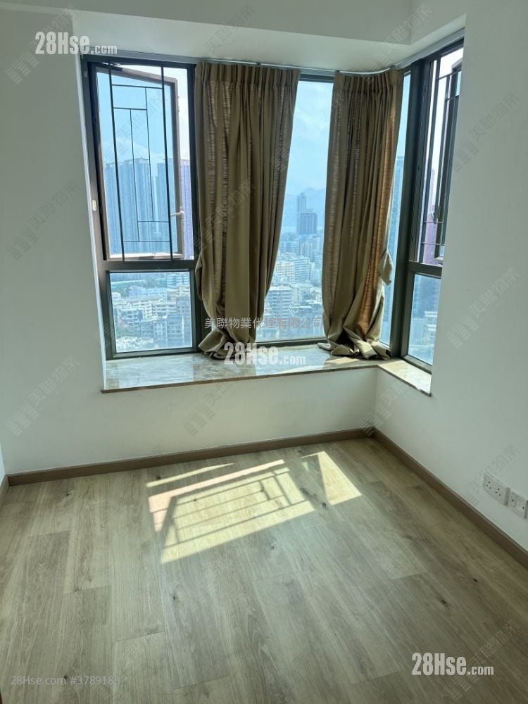 The Bloomsville Sell 3 Bedrooms 704 ft²